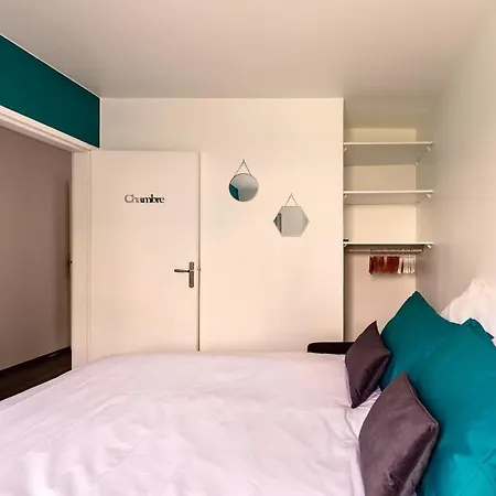 Apartment Refuge Avec Jardin, A 6 Minutes A Pied Du Metro L Echat-lovely Retreat With Garden, Located A 6-minute Walk From L Echat Metro Station