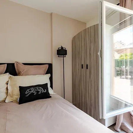 Refuge Avec Jardin, A 6 Minutes A Pied Du Metro L Echat-lovely Retreat With Garden, Located A 6-minute Walk From L Echat Metro Station * Creteil