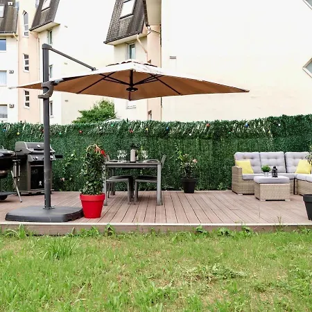 Apartment Refuge Avec Jardin, A 6 Minutes A Pied Du Metro L Echat-lovely Retreat With Garden, Located A 6-minute Walk From L Echat Metro Station