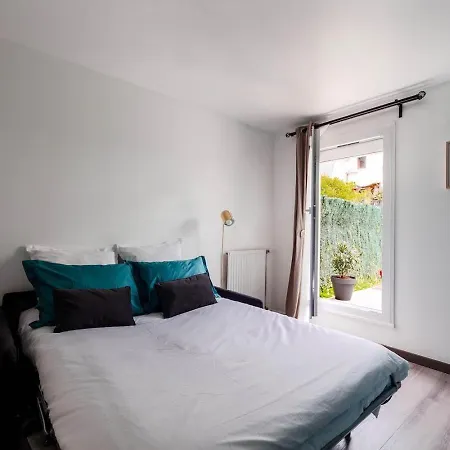 Refuge Avec Jardin, A 6 Minutes A Pied Du Metro L Echat-lovely Retreat With Garden, Located A 6-minute Walk From L Echat Metro Station Apartment Creteil