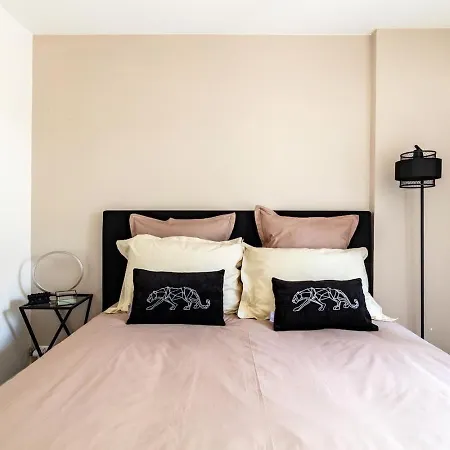 Refuge Avec Jardin, A 6 Minutes A Pied Du Metro L Echat-lovely Retreat With Garden, Located A 6-minute Walk From L Echat Metro Station Apartment