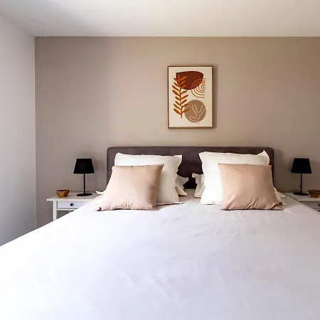 Apartment Refuge Avec Jardin, A 6 Minutes A Pied Du Metro L Echat-lovely Retreat With Garden, Located A 6-minute Walk From L Echat Metro Station