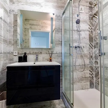 Refuge Avec Jardin, A 6 Minutes A Pied Du Metro L Echat-lovely Retreat With Garden, Located A 6-minute Walk From L Echat Metro Station Apartment *