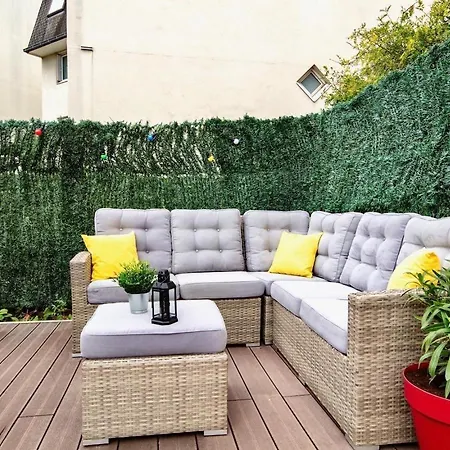 Refuge Avec Jardin, A 6 Minutes A Pied Du Metro L Echat-lovely Retreat With Garden, Located A 6-minute Walk From L Echat Metro Station Apartment *