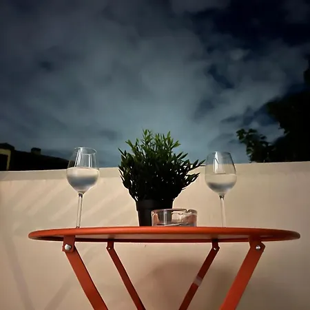 Refuge Avec Jardin, A 6 Minutes A Pied Du Metro L Echat-lovely Retreat With Garden, Located A 6-minute Walk From L Echat Metro Station Creteil