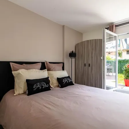 Refuge Avec Jardin, A 6 Minutes A Pied Du Metro L Echat-lovely Retreat With Garden, Located A 6-minute Walk From L Echat Metro Station Apartment Creteil
