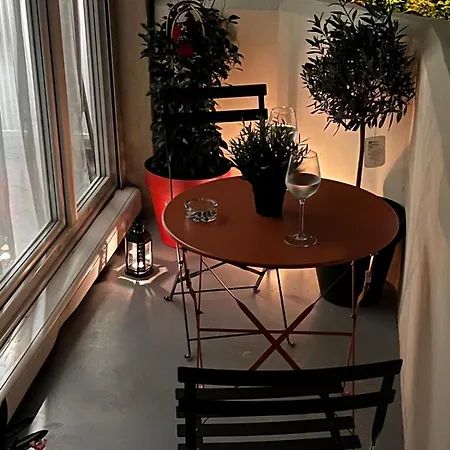 Apartment Refuge Avec Jardin, A 6 Minutes A Pied Du Metro L Echat-lovely Retreat With Garden, Located A 6-minute Walk From L Echat Metro Station